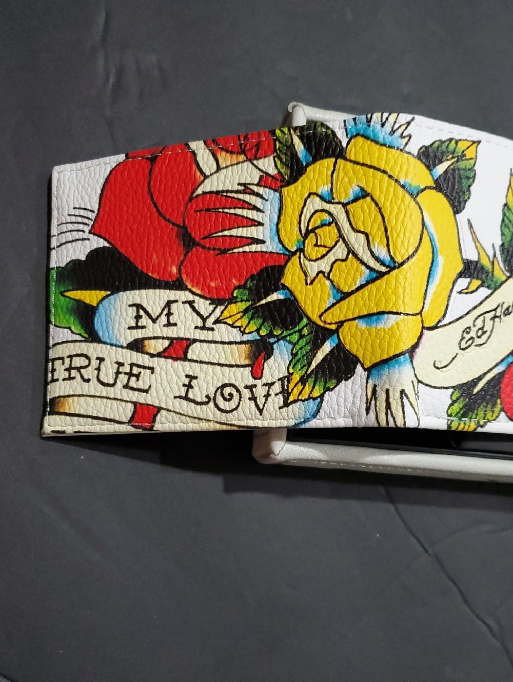 Ed Hardy white bifold wallet with Ed hardy‎ graphic pu covered padded valet tray